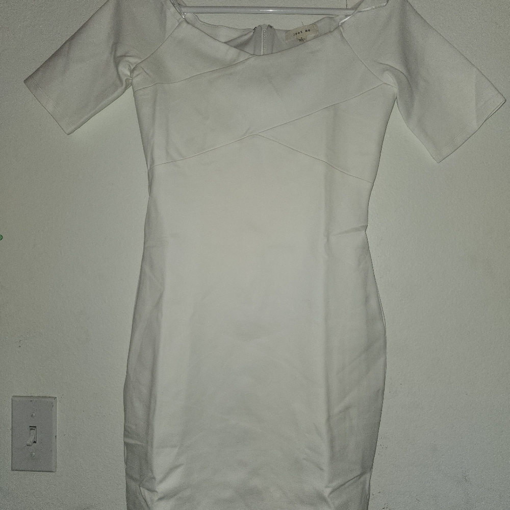 Elegant White Long Sleeve Dress